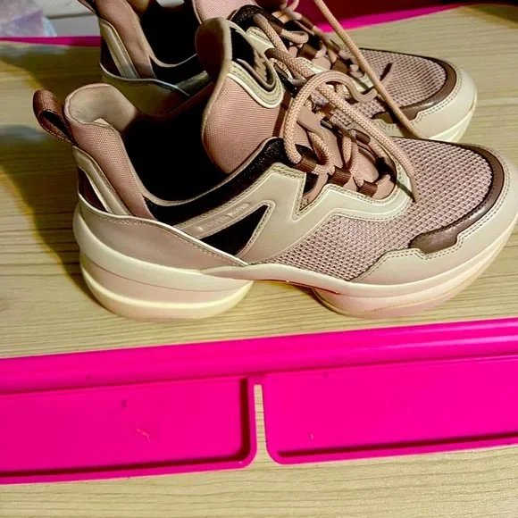 Micheal Kors Olympia trainer